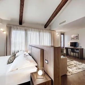 https://porta-altinia-suites.hotelinveneto.com